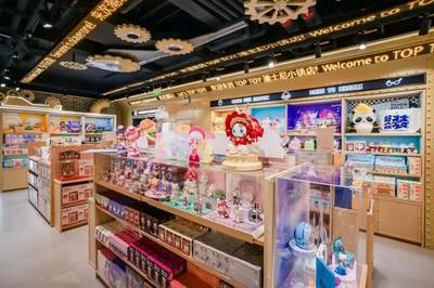 TOP TOY整活潮玩賽道，單店月業(yè)績(jī)破三百萬(wàn)，八月GMV破億的啟示